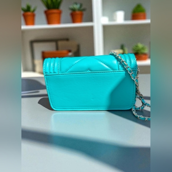 Badgley Mischka Small Quilting With Frame On The Cover Purse Green (New) - Picture 6 of 10